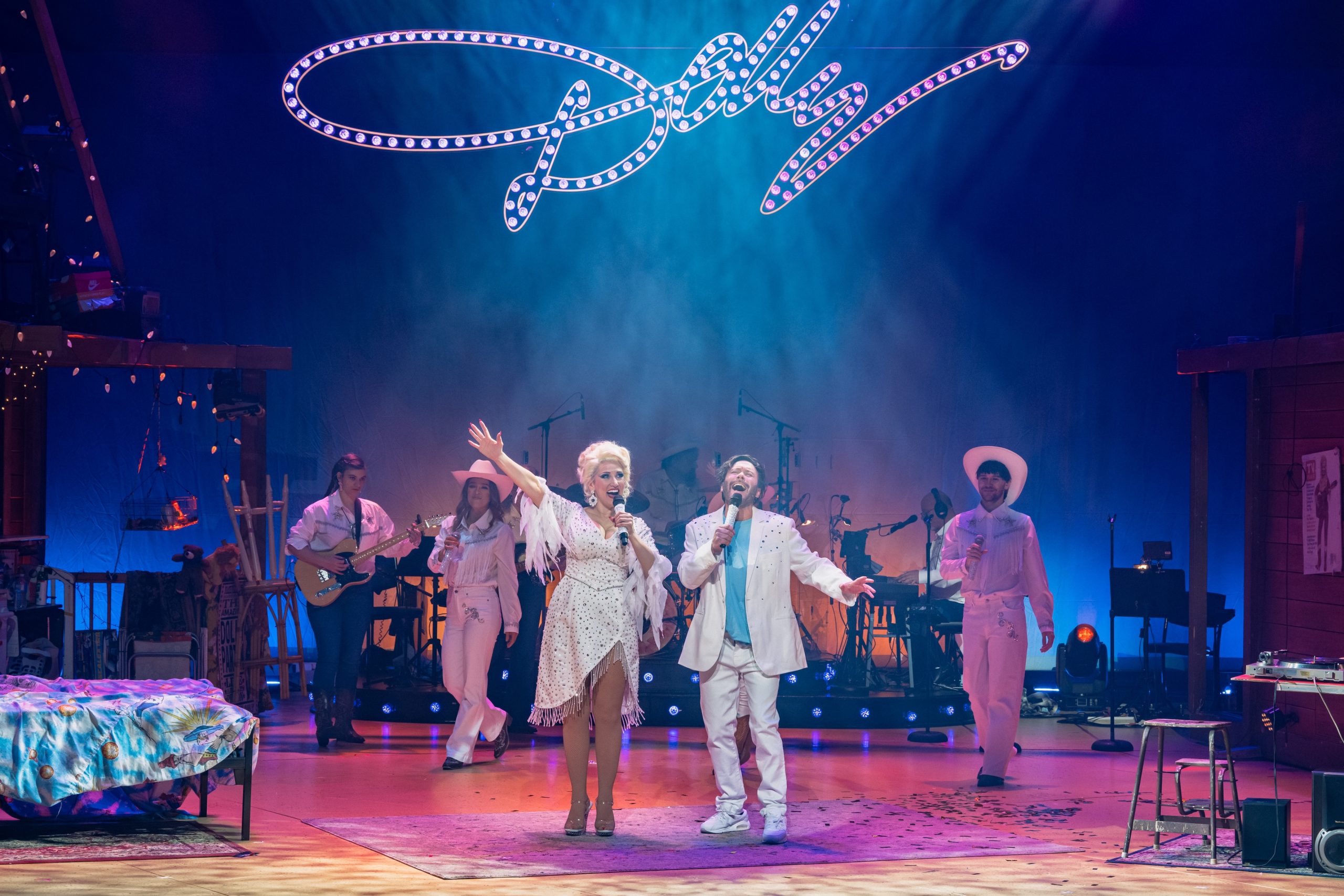 Dash Kruck as Kevin and Tricia Paoluccio as Dolly Parton